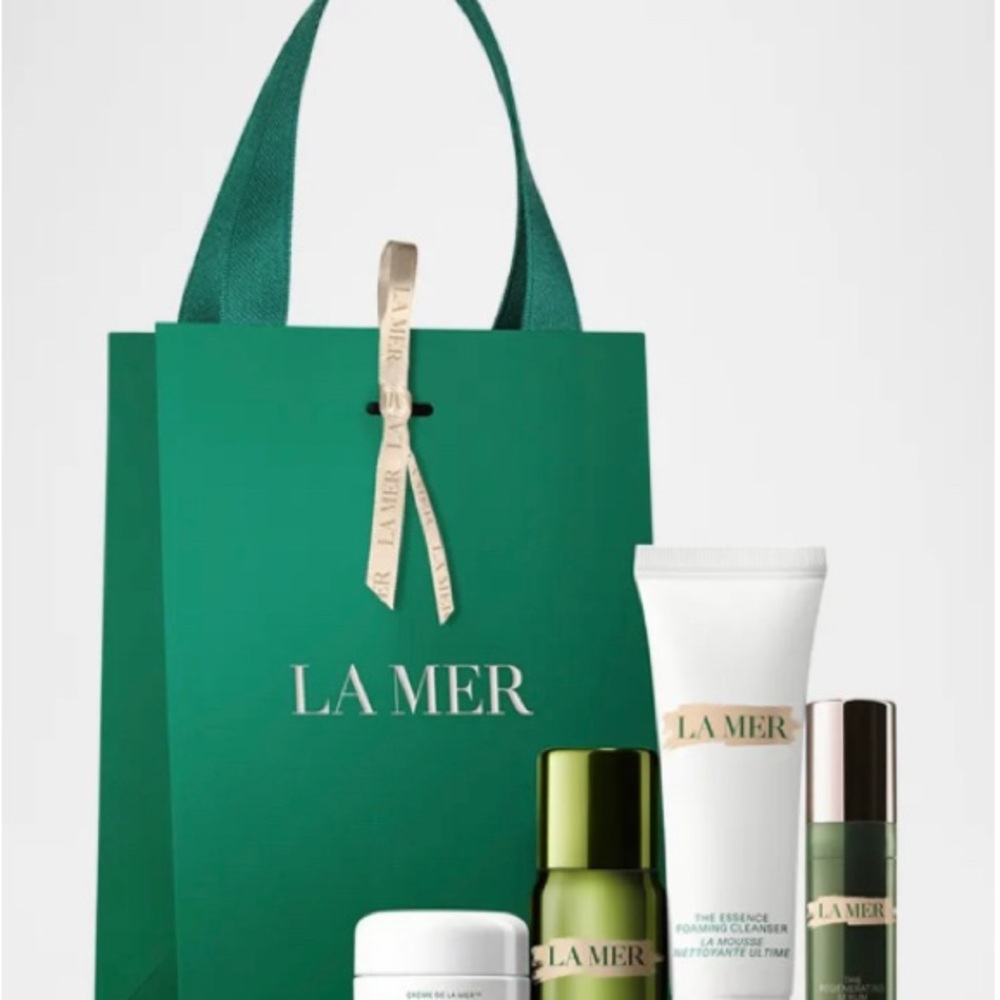 La Mer Green and White Skincare Gift Ensemble